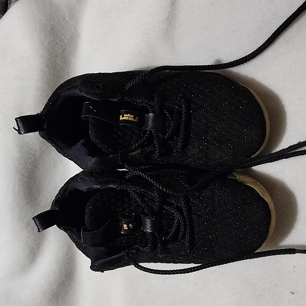 Nike Lebron XV Black Metallic size 2.5y